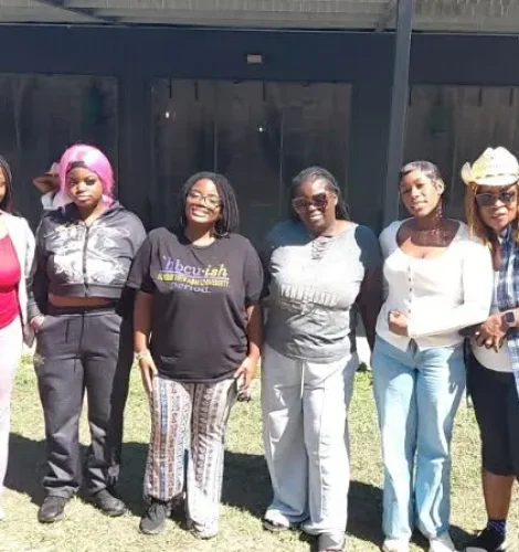 texas-ranch-visitors-with-animals